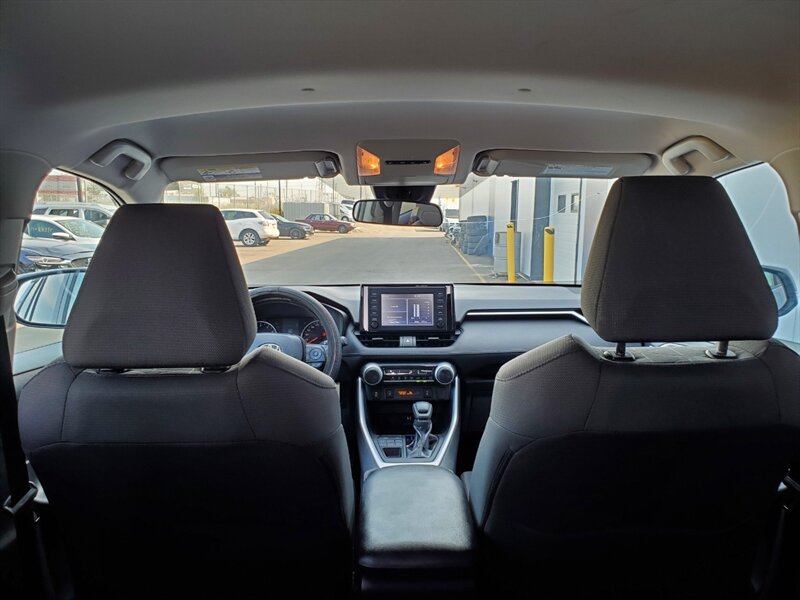 2019 Toyota RAV4 LE - Photo 35 - Calgary, AB T2B 2Y9