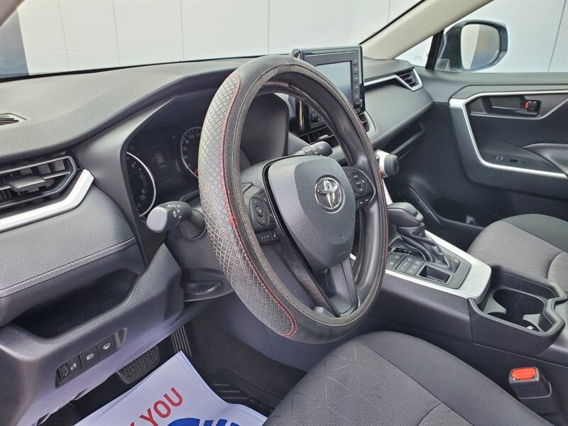 2019 Toyota RAV4 LE - Photo 12 - Calgary, AB T2B 2Y9