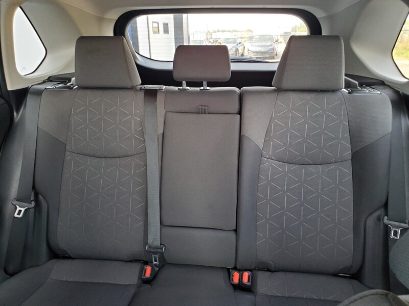 2019 Toyota RAV4 LE - Photo 27 - Calgary, AB T2B 2Y9