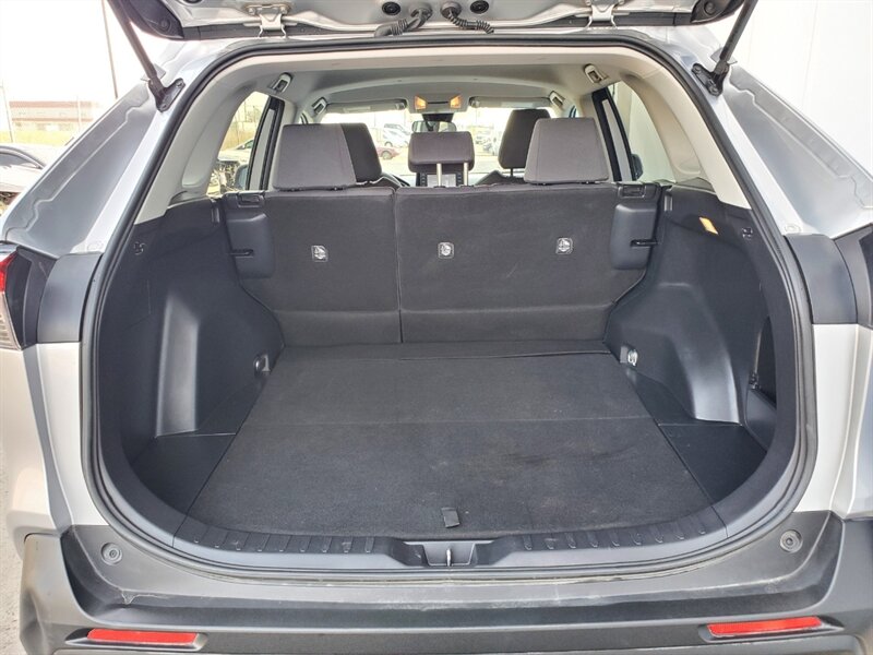2019 Toyota RAV4 LE - Photo 33 - Calgary, AB T2B 2Y9