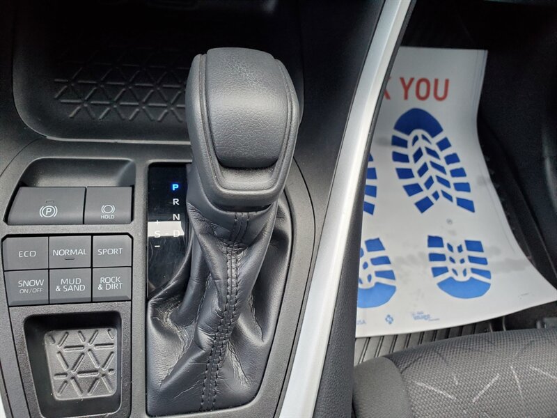 2019 Toyota RAV4 LE - Photo 23 - Calgary, AB T2B 2Y9
