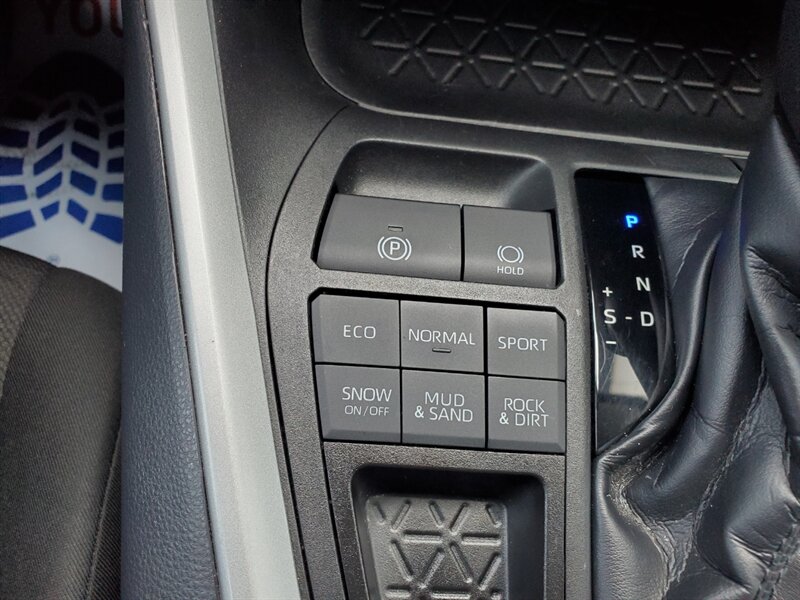 2019 Toyota RAV4 LE - Photo 24 - Calgary, AB T2B 2Y9