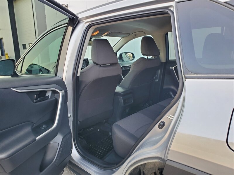 2019 Toyota RAV4 LE - Photo 28 - Calgary, AB T2B 2Y9