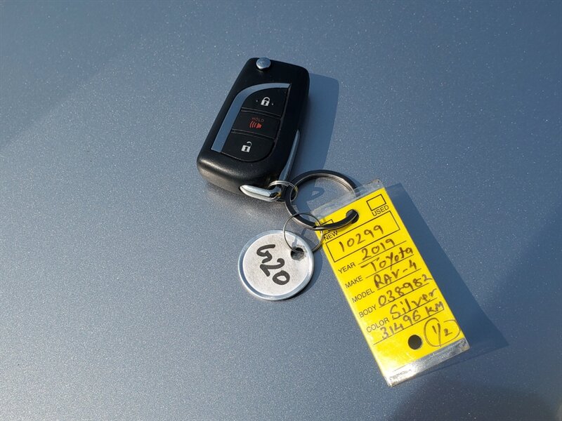 2019 Toyota RAV4 LE - Photo 7 - Calgary, AB T2B 2Y9