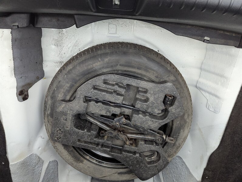 2013 Honda Civic Touring - Photo 38 - Calgary, AB T2B 2Y9