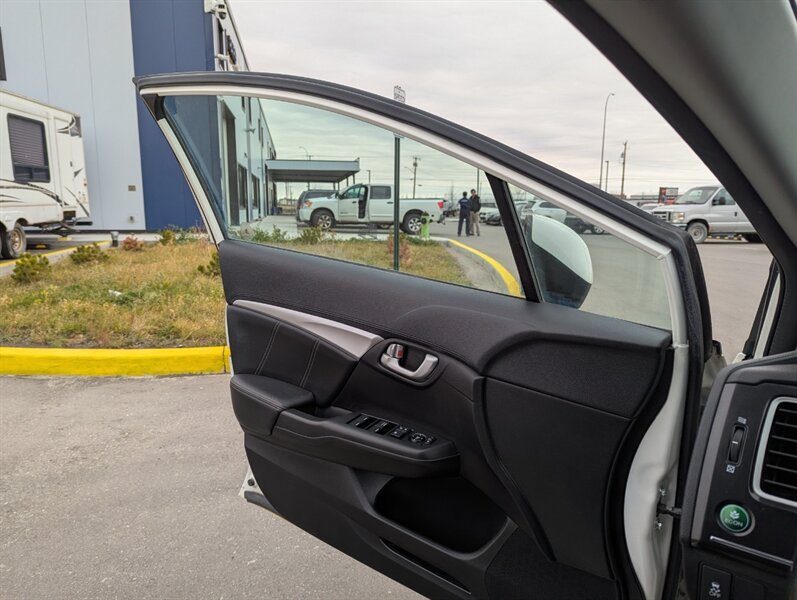 2013 Honda Civic Touring - Photo 15 - Calgary, AB T2B 2Y9