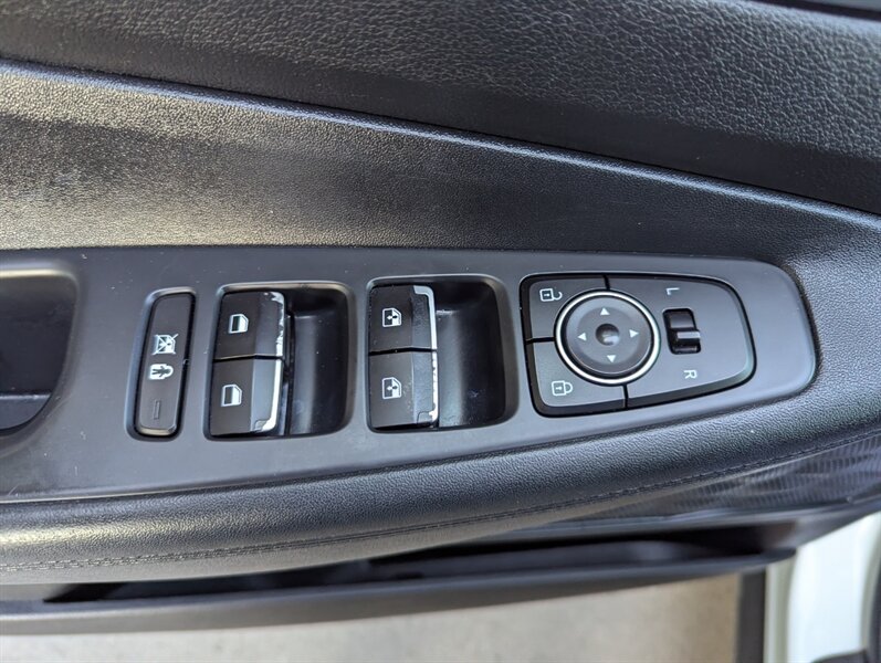 2019 Hyundai SANTA FE Preferred 2.0T - Photo 10 - Calgary, AB T2B 2Y9