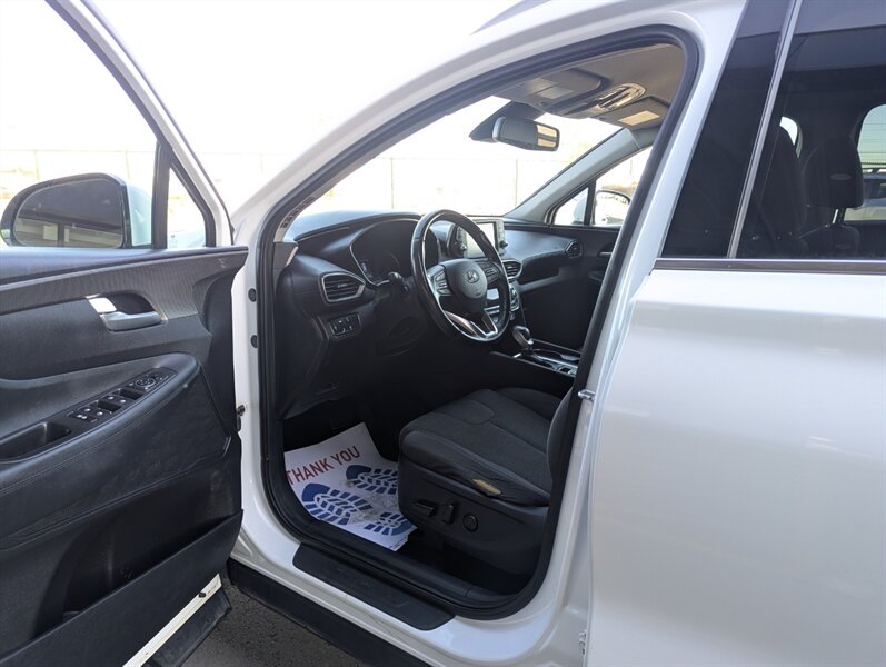 2019 Hyundai SANTA FE Preferred 2.0T - Photo 8 - Calgary, AB T2B 2Y9