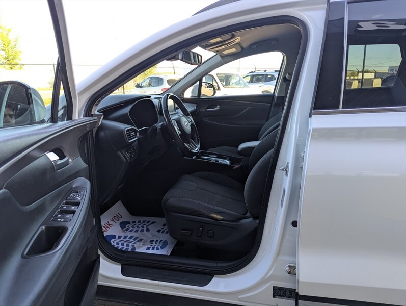 2019 Hyundai SANTA FE Preferred 2.0T - Photo 9 - Calgary, AB T2B 2Y9