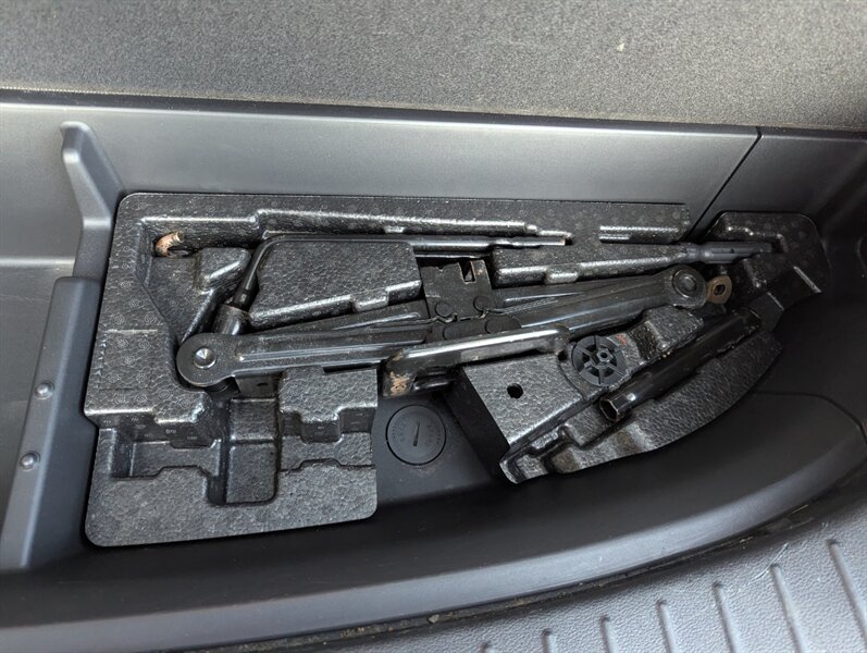 2019 Hyundai SANTA FE Preferred 2.0T - Photo 37 - Calgary, AB T2B 2Y9
