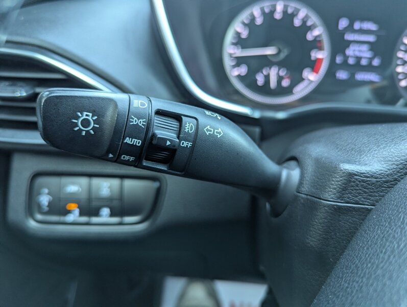 2019 Hyundai SANTA FE Preferred 2.0T - Photo 19 - Calgary, AB T2B 2Y9