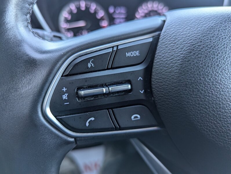 2019 Hyundai SANTA FE Preferred 2.0T - Photo 17 - Calgary, AB T2B 2Y9