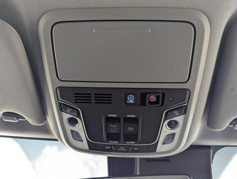 2020 Honda Pilot Touring w/Rear Captain's - Photo 28 - Calgary, AB T2B 2Y9