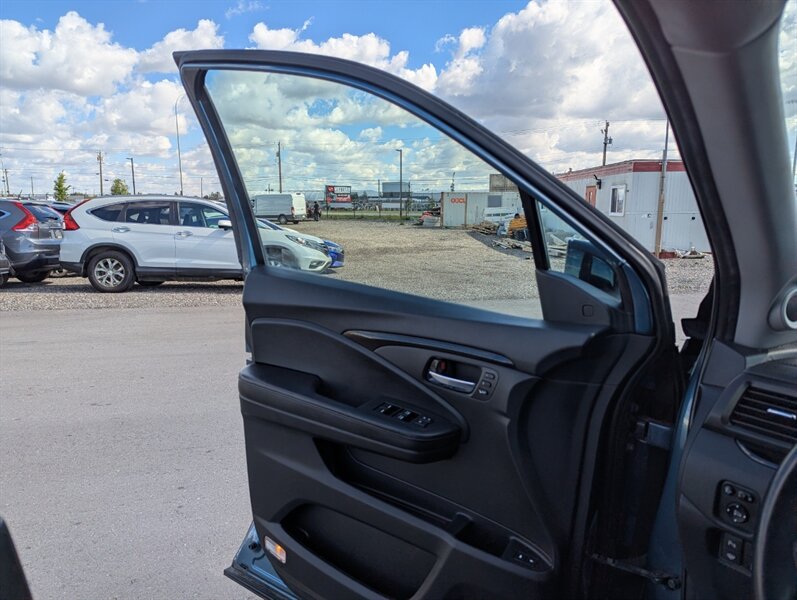 2020 Honda Pilot Touring w/Rear Captain's - Photo 16 - Calgary, AB T2B 2Y9