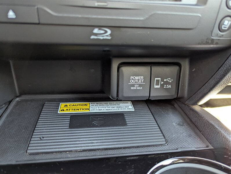 2020 Honda Pilot Touring w/Rear Captain's - Photo 26 - Calgary, AB T2B 2Y9