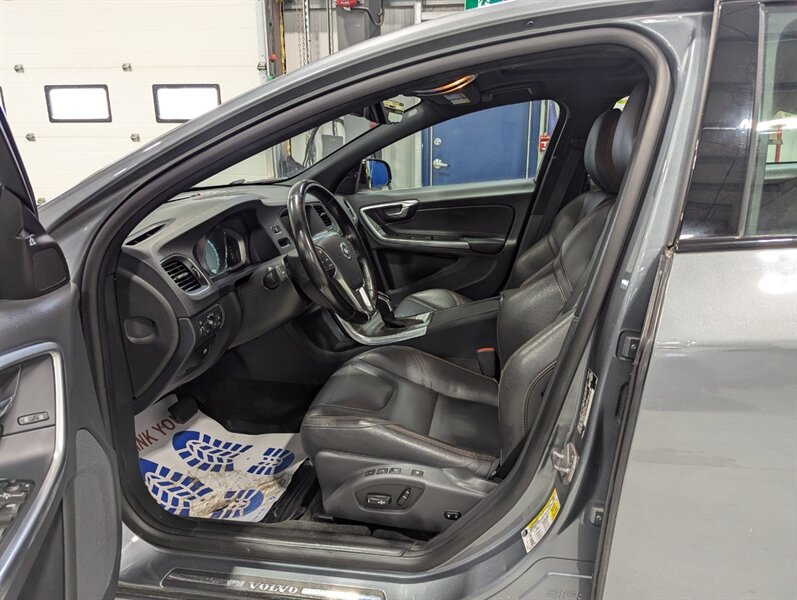2016 Volvo S60 Cross Country T5 Platinum - Photo 9 - Calgary, AB T2B 2Y9