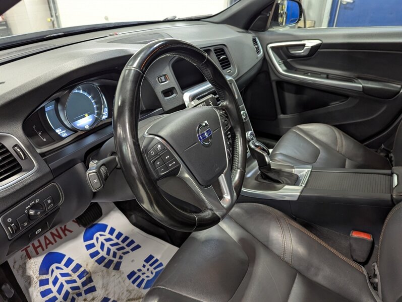 2016 Volvo S60 Cross Country T5 Platinum - Photo 14 - Calgary, AB T2B 2Y9