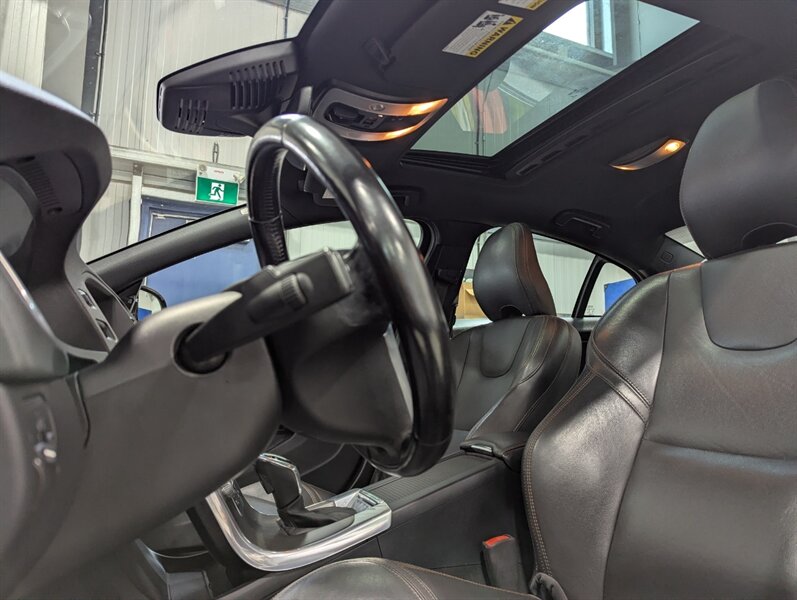 2016 Volvo S60 Cross Country T5 Platinum - Photo 15 - Calgary, AB T2B 2Y9
