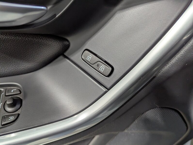 2016 Volvo S60 Cross Country T5 Platinum - Photo 11 - Calgary, AB T2B 2Y9