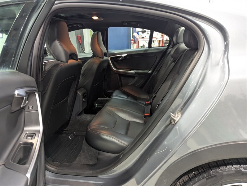 2016 Volvo S60 Cross Country T5 Platinum - Photo 30 - Calgary, AB T2B 2Y9