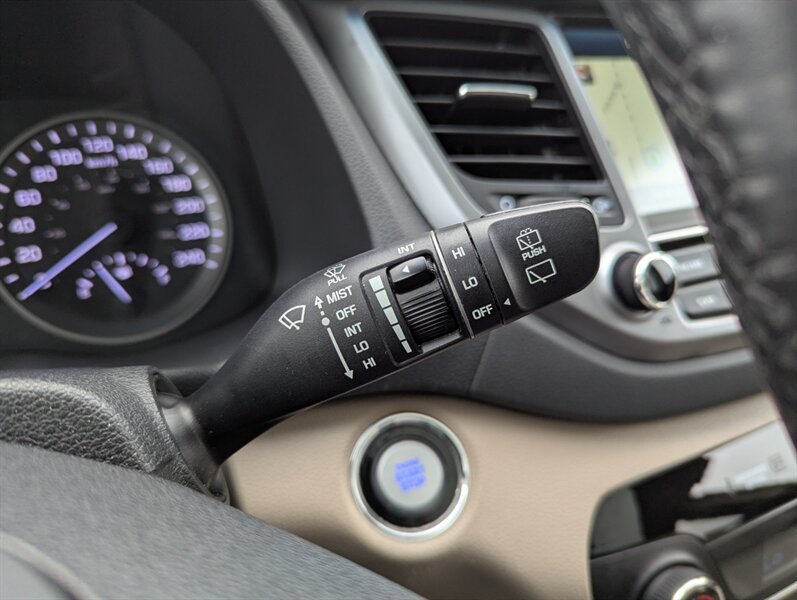 2016 Hyundai TUCSON 2.0L Luxury - Photo 19 - Calgary, AB T2B 2Y9