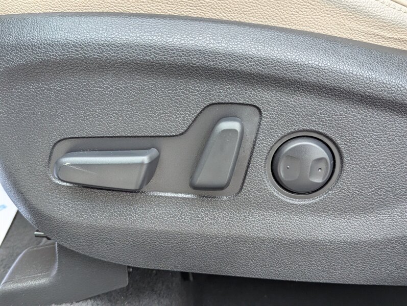 2016 Hyundai TUCSON 2.0L Luxury - Photo 11 - Calgary, AB T2B 2Y9