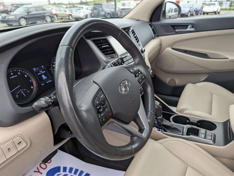 2016 Hyundai TUCSON 2.0L Luxury - Photo 12 - Calgary, AB T2B 2Y9