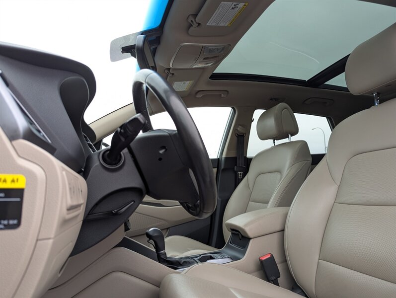 2016 Hyundai TUCSON 2.0L Luxury - Photo 13 - Calgary, AB T2B 2Y9