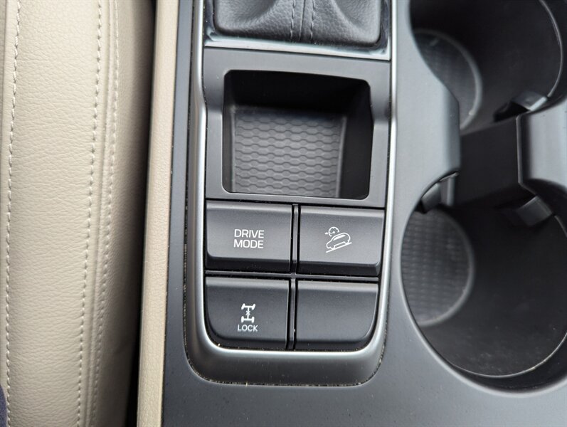 2016 Hyundai TUCSON 2.0L Luxury - Photo 27 - Calgary, AB T2B 2Y9