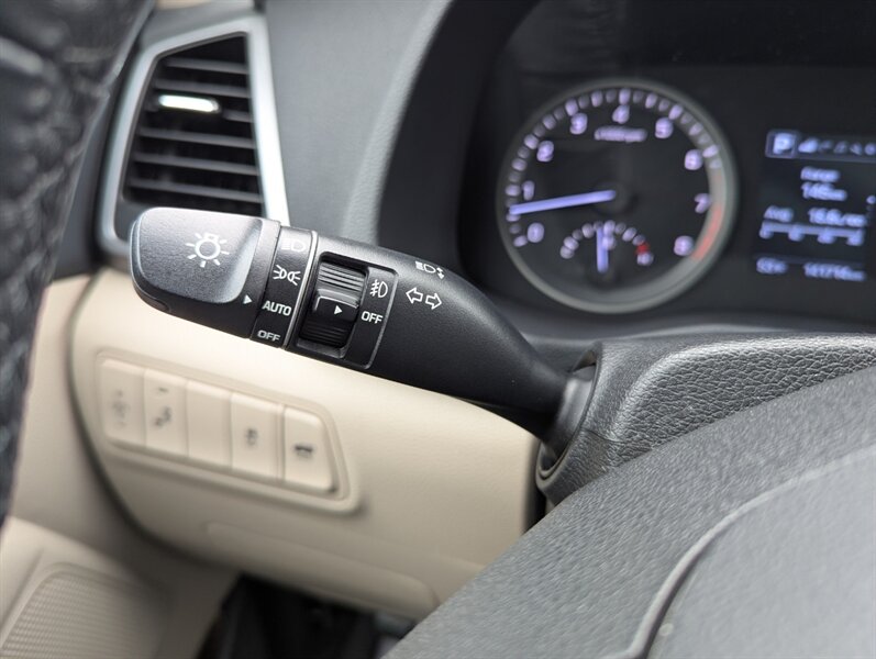 2016 Hyundai TUCSON 2.0L Luxury - Photo 18 - Calgary, AB T2B 2Y9