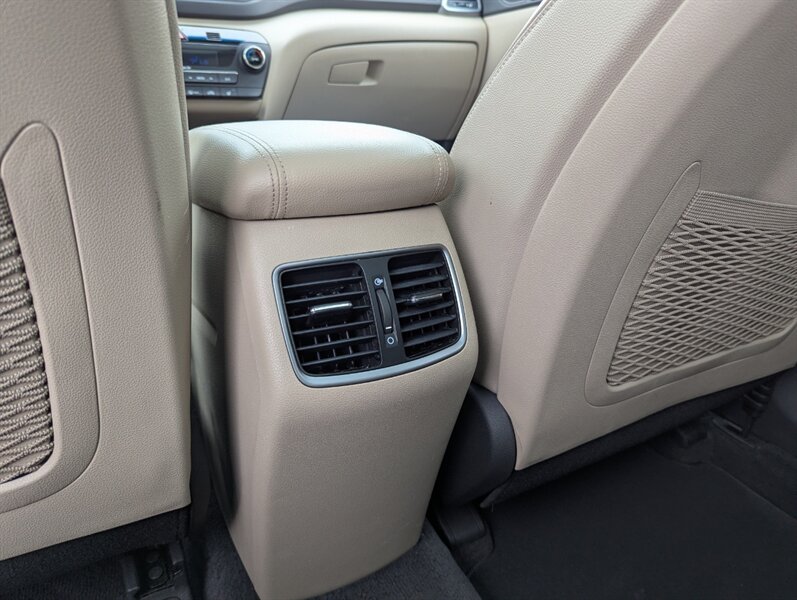 2016 Hyundai TUCSON 2.0L Luxury - Photo 37 - Calgary, AB T2B 2Y9
