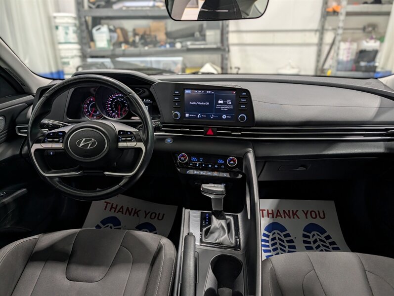 2022 Hyundai ELANTRA Preferred - Photo 14 - Calgary, AB T2B 2Y9