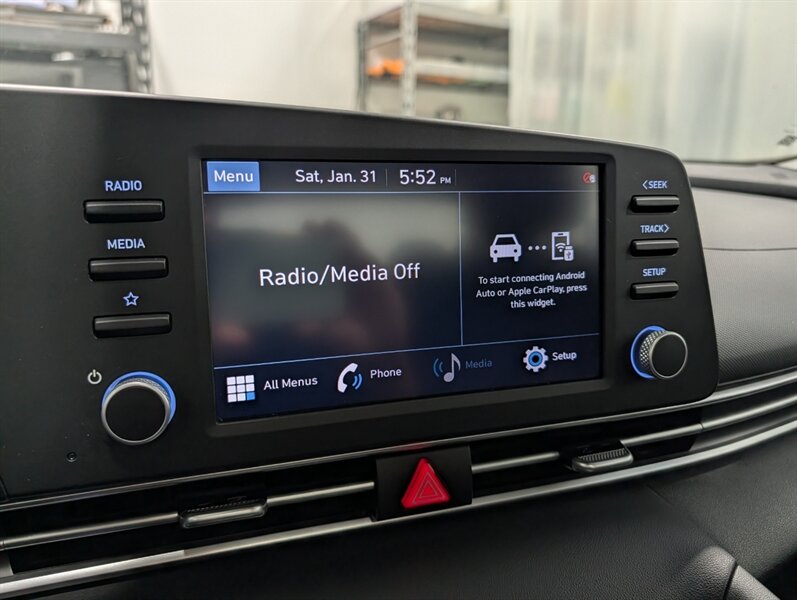 2022 Hyundai ELANTRA Preferred - Photo 24 - Calgary, AB T2B 2Y9