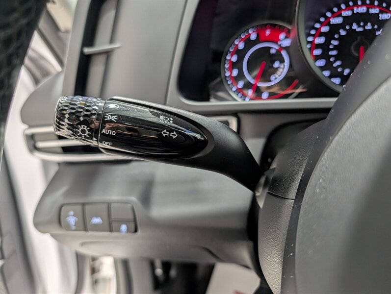 2022 Hyundai ELANTRA Preferred - Photo 21 - Calgary, AB T2B 2Y9