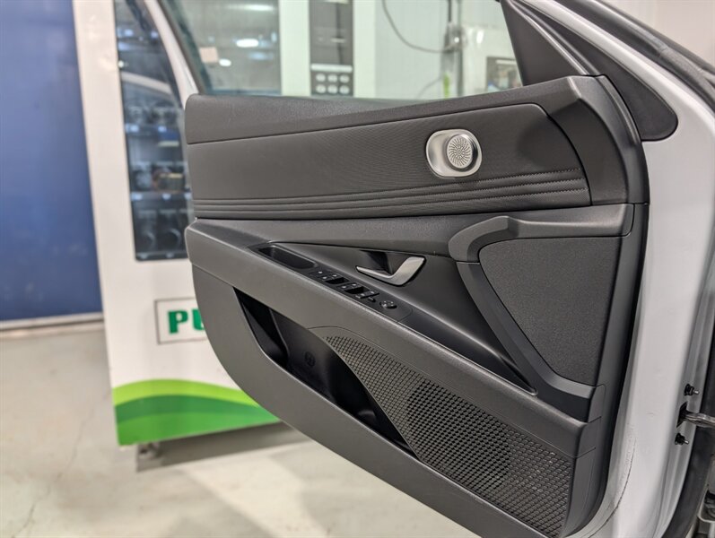 2022 Hyundai ELANTRA Preferred - Photo 10 - Calgary, AB T2B 2Y9