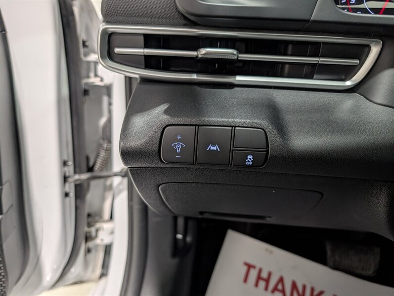 2022 Hyundai ELANTRA Preferred - Photo 18 - Calgary, AB T2B 2Y9