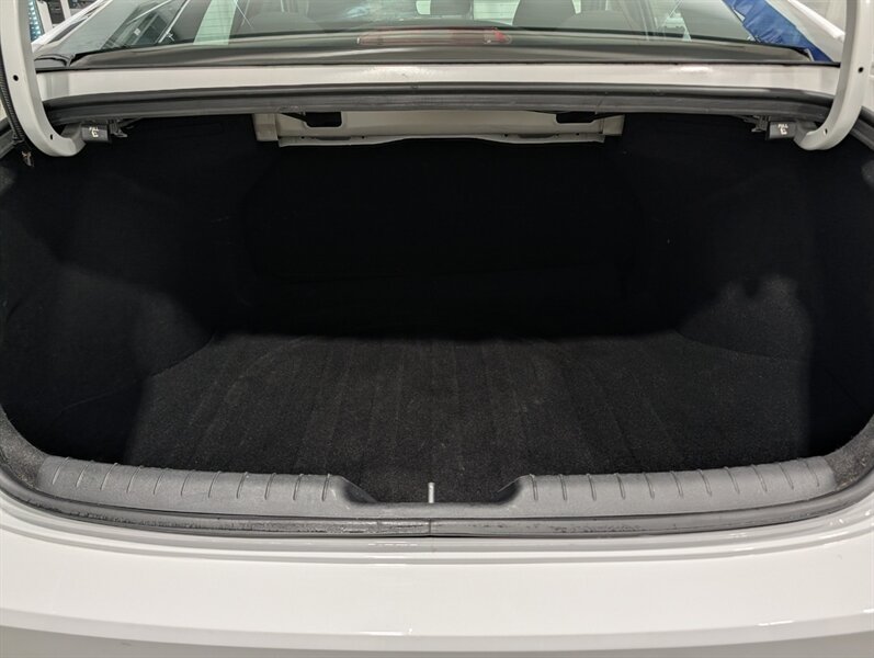 2022 Hyundai ELANTRA Preferred - Photo 32 - Calgary, AB T2B 2Y9