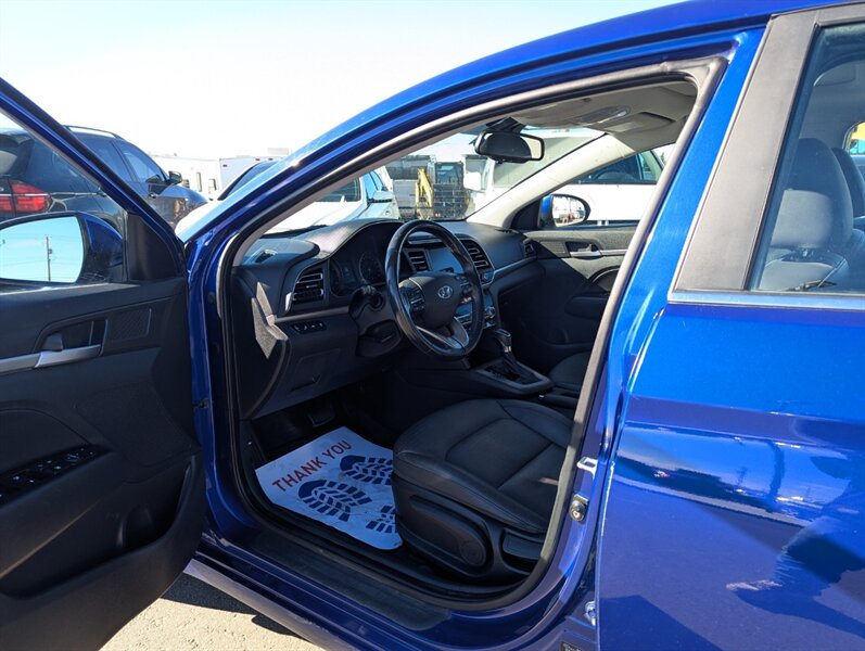 2019 Hyundai ELANTRA SE - Photo 8 - Calgary, AB T2B 2Y9