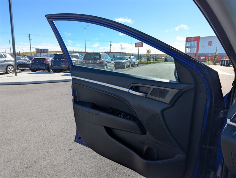 2019 Hyundai ELANTRA SE - Photo 13 - Calgary, AB T2B 2Y9