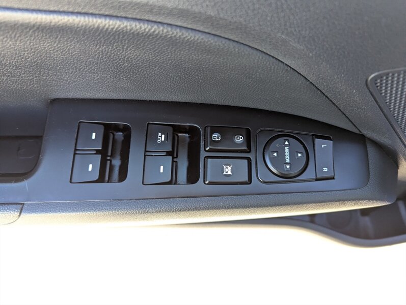 2019 Hyundai ELANTRA SE - Photo 10 - Calgary, AB T2B 2Y9