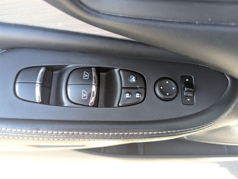 2016 Nissan Murano S - Photo 10 - Calgary, AB T2B 2Y9