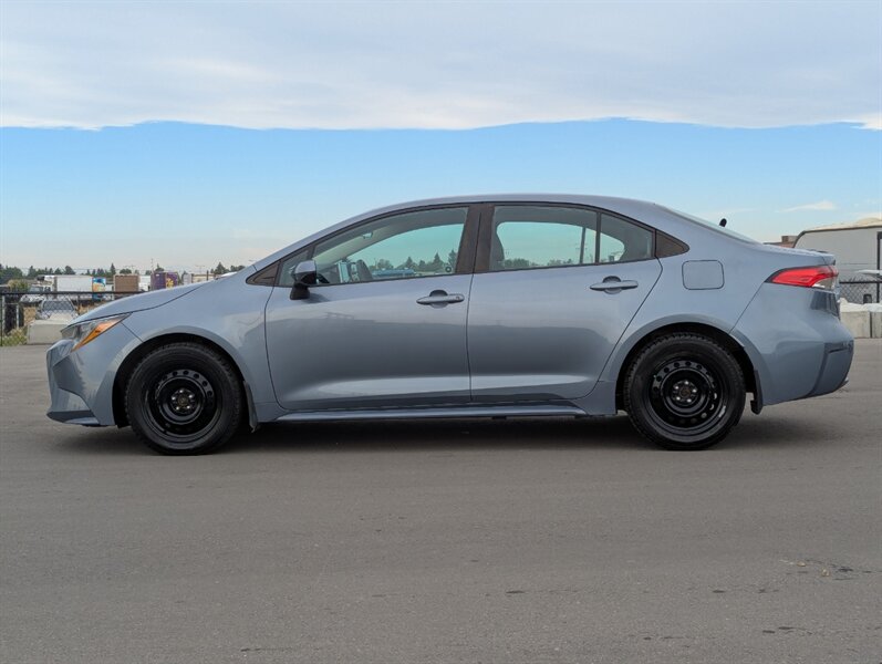 2021 Toyota Corolla LE - Photo 2 - Calgary, AB T2B 2Y9