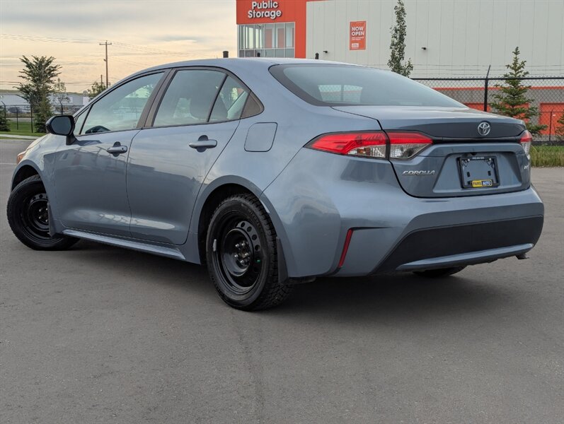 2021 Toyota Corolla LE - Photo 3 - Calgary, AB T2B 2Y9