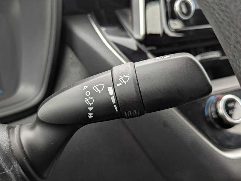 2021 Toyota Corolla LE - Photo 18 - Calgary, AB T2B 2Y9