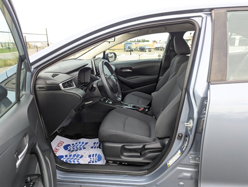 2021 Toyota Corolla LE - Photo 8 - Calgary, AB T2B 2Y9