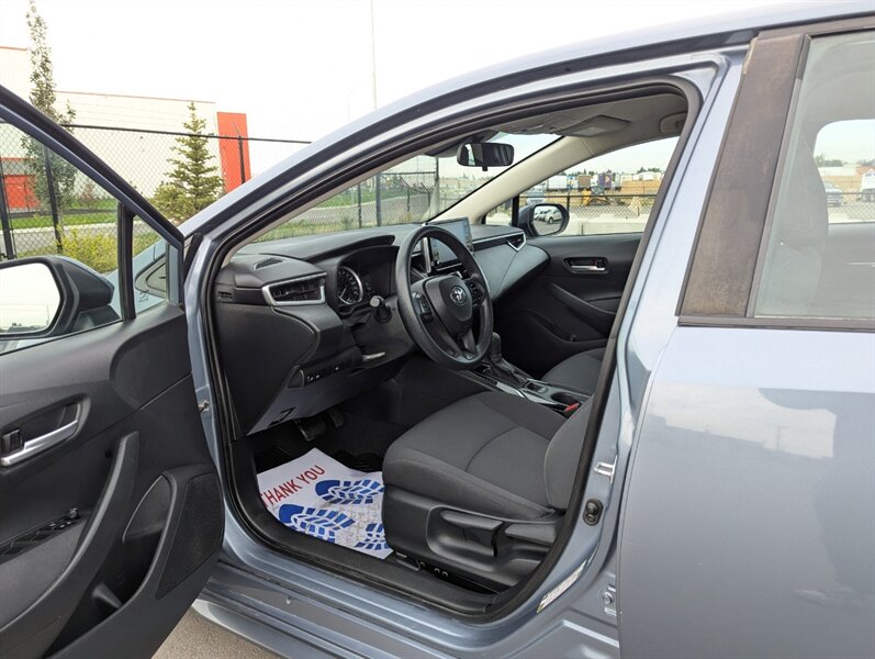 2021 Toyota Corolla LE - Photo 7 - Calgary, AB T2B 2Y9