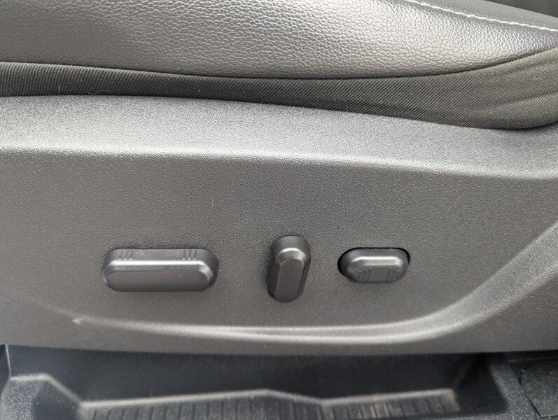 2017 Ford Escape Titanium   - Photo 11 - Calgary, AB T2B 2Y9