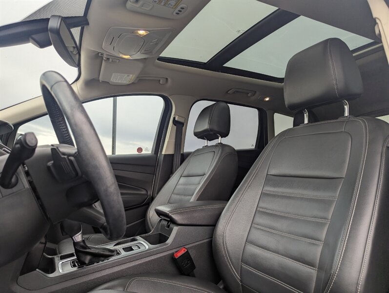 2017 Ford Escape Titanium   - Photo 14 - Calgary, AB T2B 2Y9