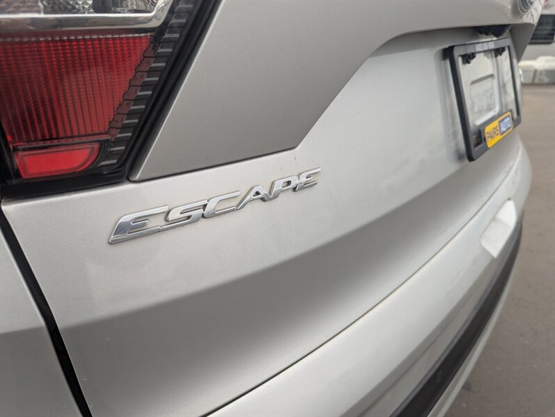 2017 Ford Escape Titanium   - Photo 40 - Calgary, AB T2B 2Y9