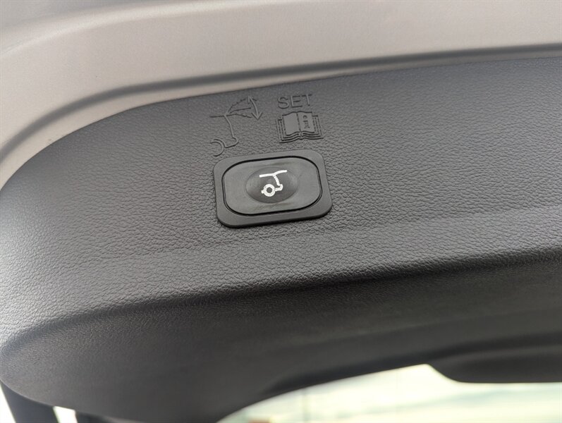 2017 Ford Escape Titanium   - Photo 36 - Calgary, AB T2B 2Y9